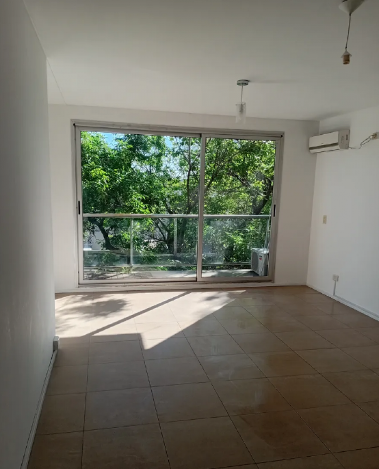 En Venta Monoambiente al Frente con Balcon en Saavedra
