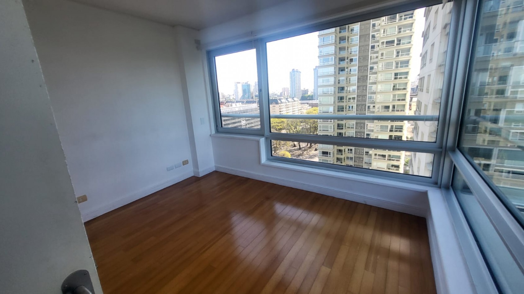 Venta Departamento en la Torre Le Parc 3 Amb con Cochera Puerto Madero