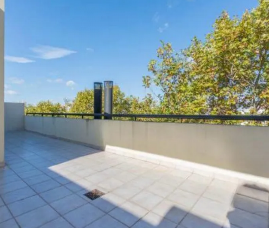 En Venta Depto De 3 Amb. Con Amplio Living Comedor Y Gran Patio Colegiales