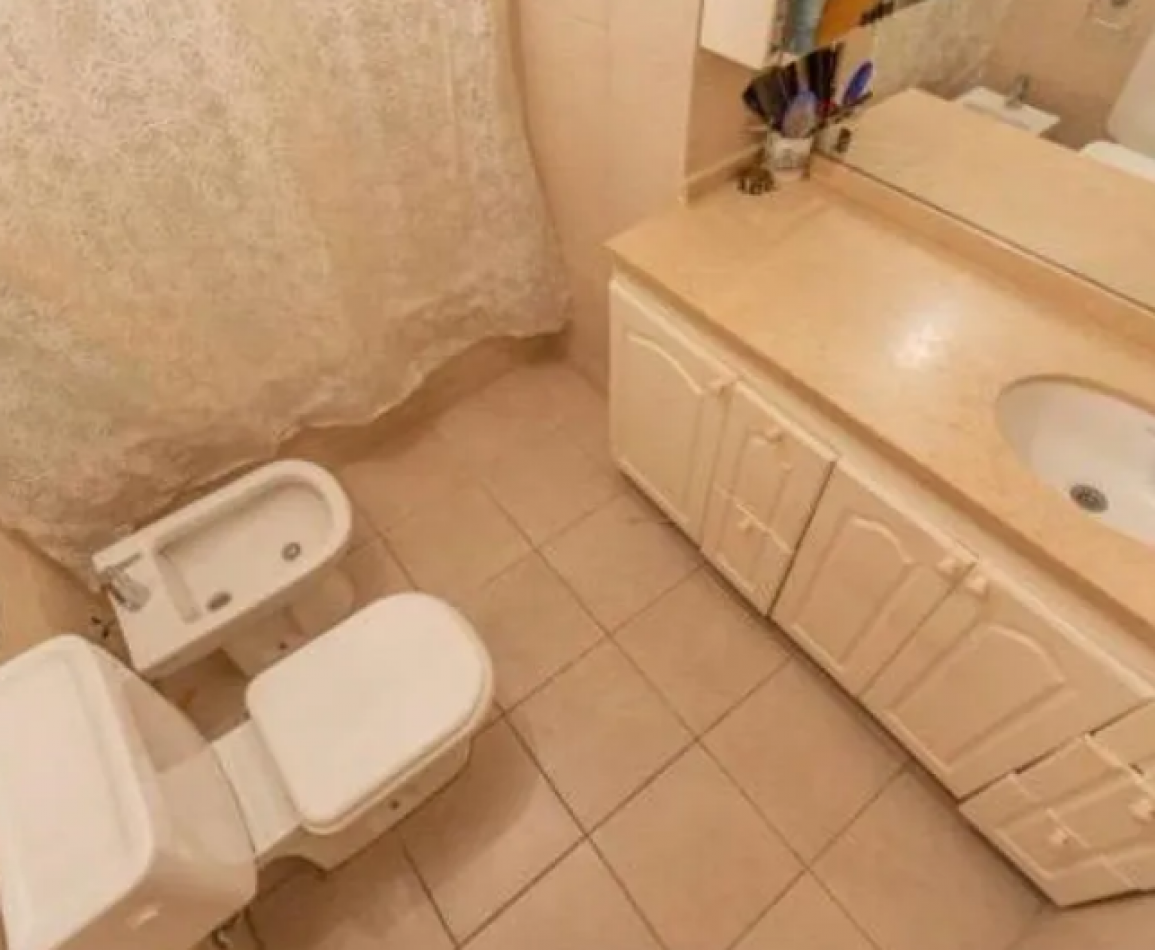 En Venta Depto De 3 Amb. Con Amplio Living Comedor Y Gran Patio Colegiales