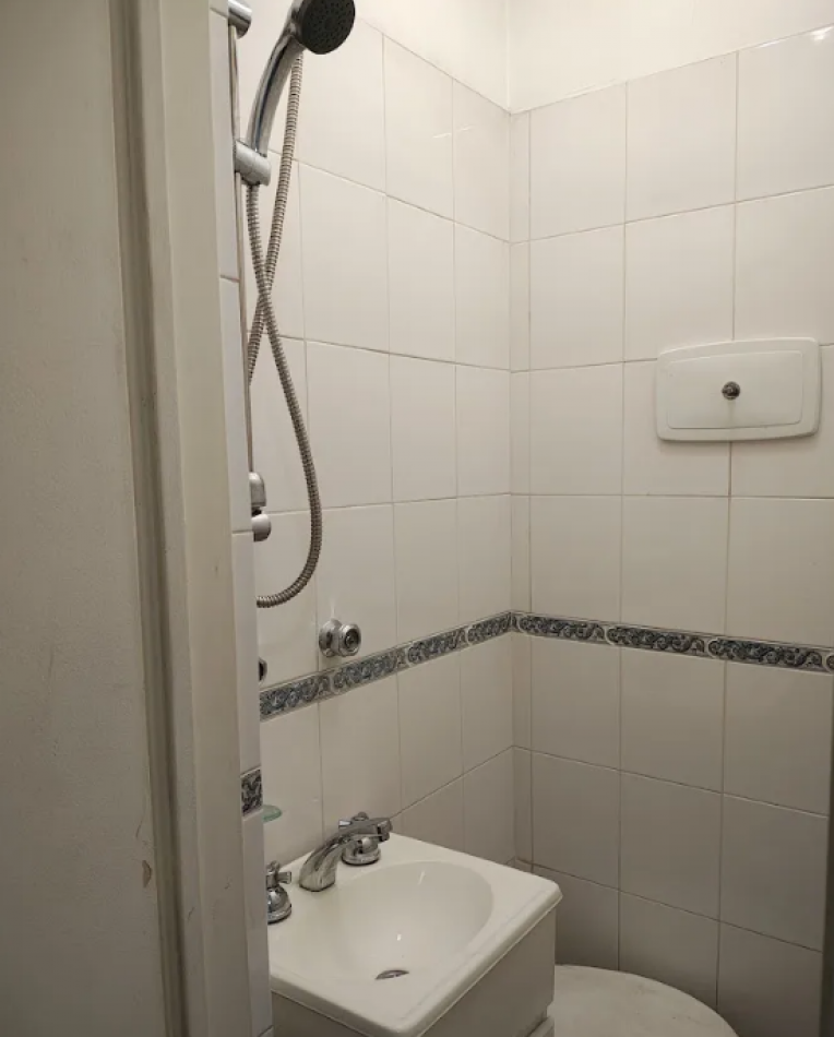 EN VENTA SEMIPISO AL FRENTE 4 AMB CON DEPENDENCIA EN CABALLITO