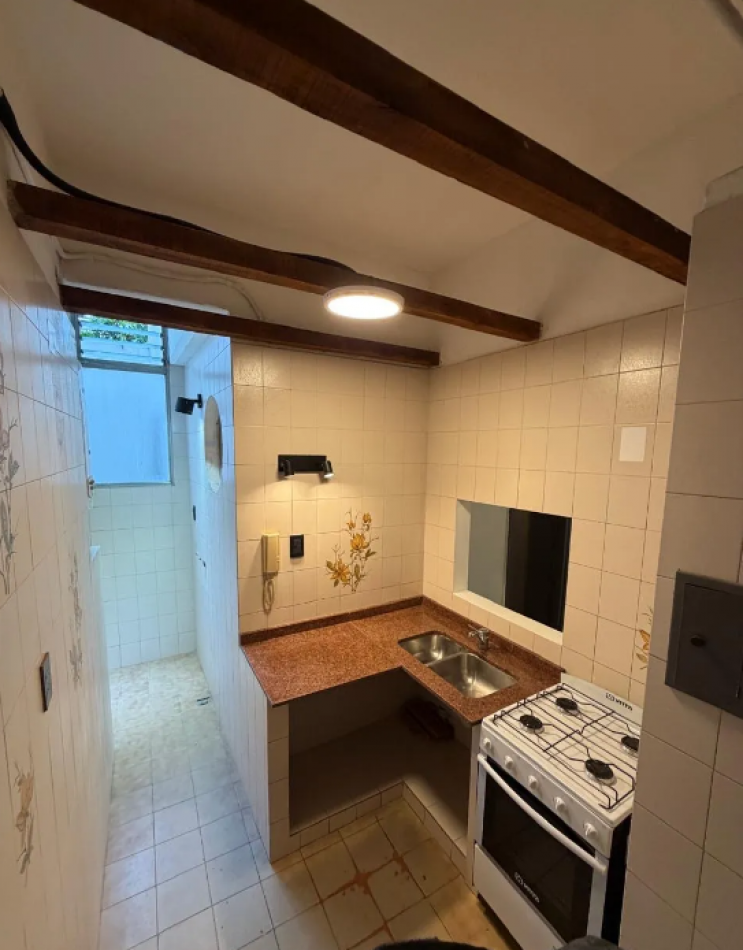 En venta Depto de 3 amb contrafrente en Las Cañitas