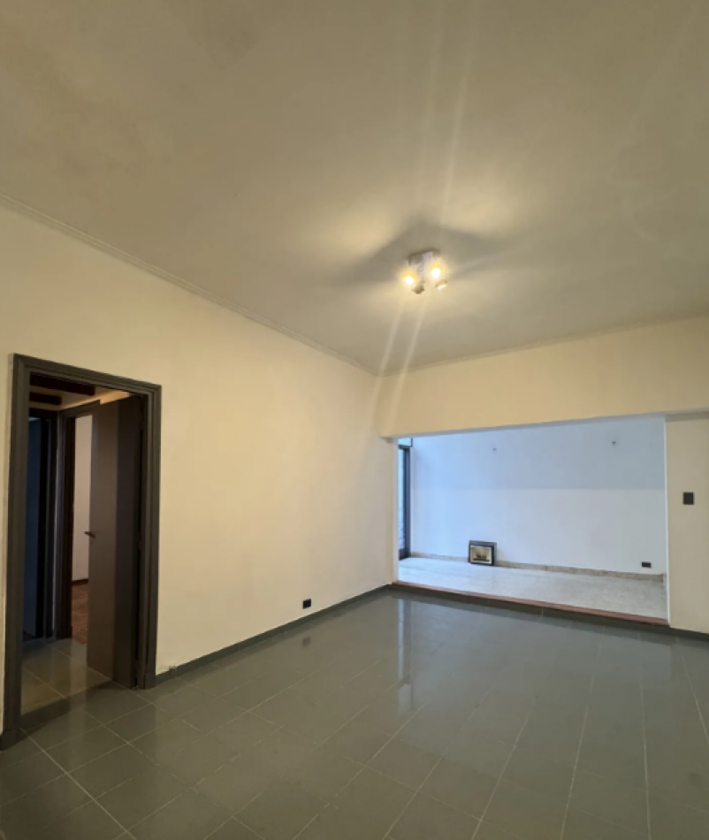 En venta Depto de 3 amb contrafrente en Las Cañitas