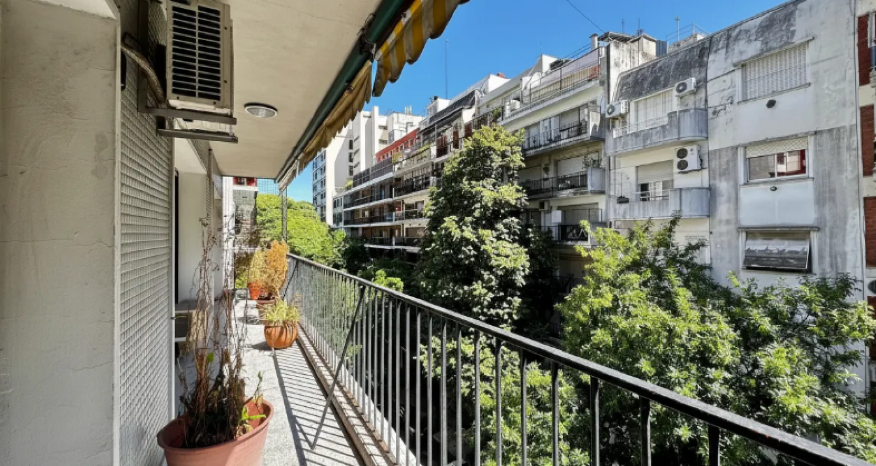 En Venta Depto de 4 amb con dep. al Frente en Caballito