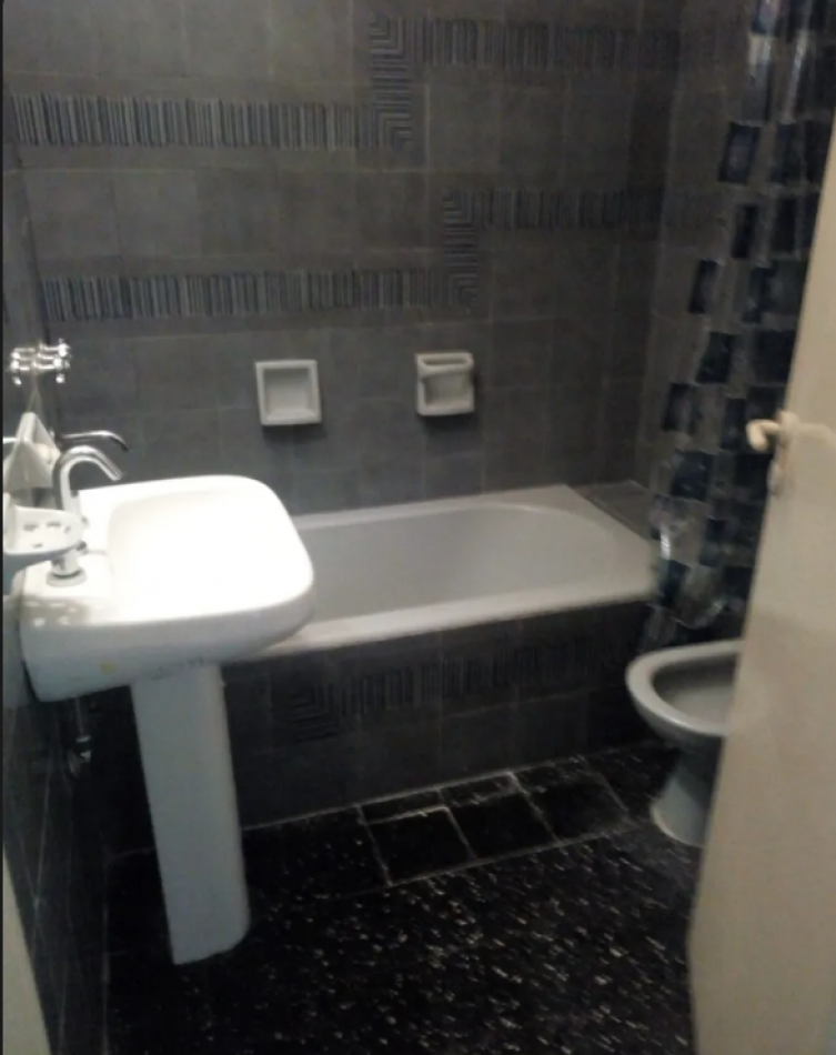 En venta depto de 3 Amb con Balcon al contrafrente en Flores