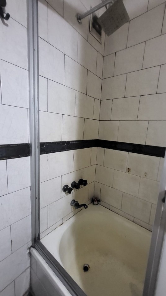 En venta Depto de 4 amb.al Frente con Balcon en Villa Crespo