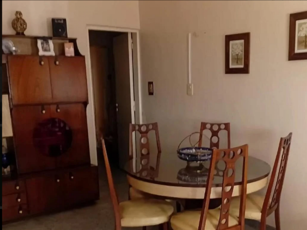 EN VENTA CASA LOTE PROPIO 4 AMB  CON DEPENDENCIA ATRAS EN FLORES