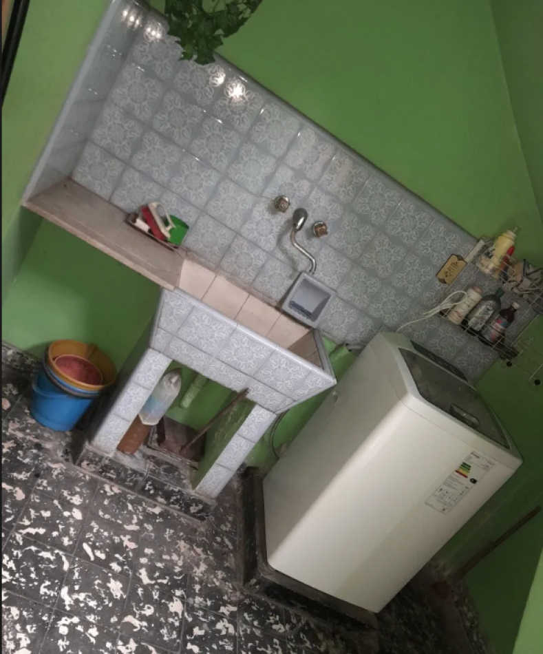 EN VENTA CASA LOTE PROPIO 4 AMB  CON DEPENDENCIA ATRAS EN FLORES