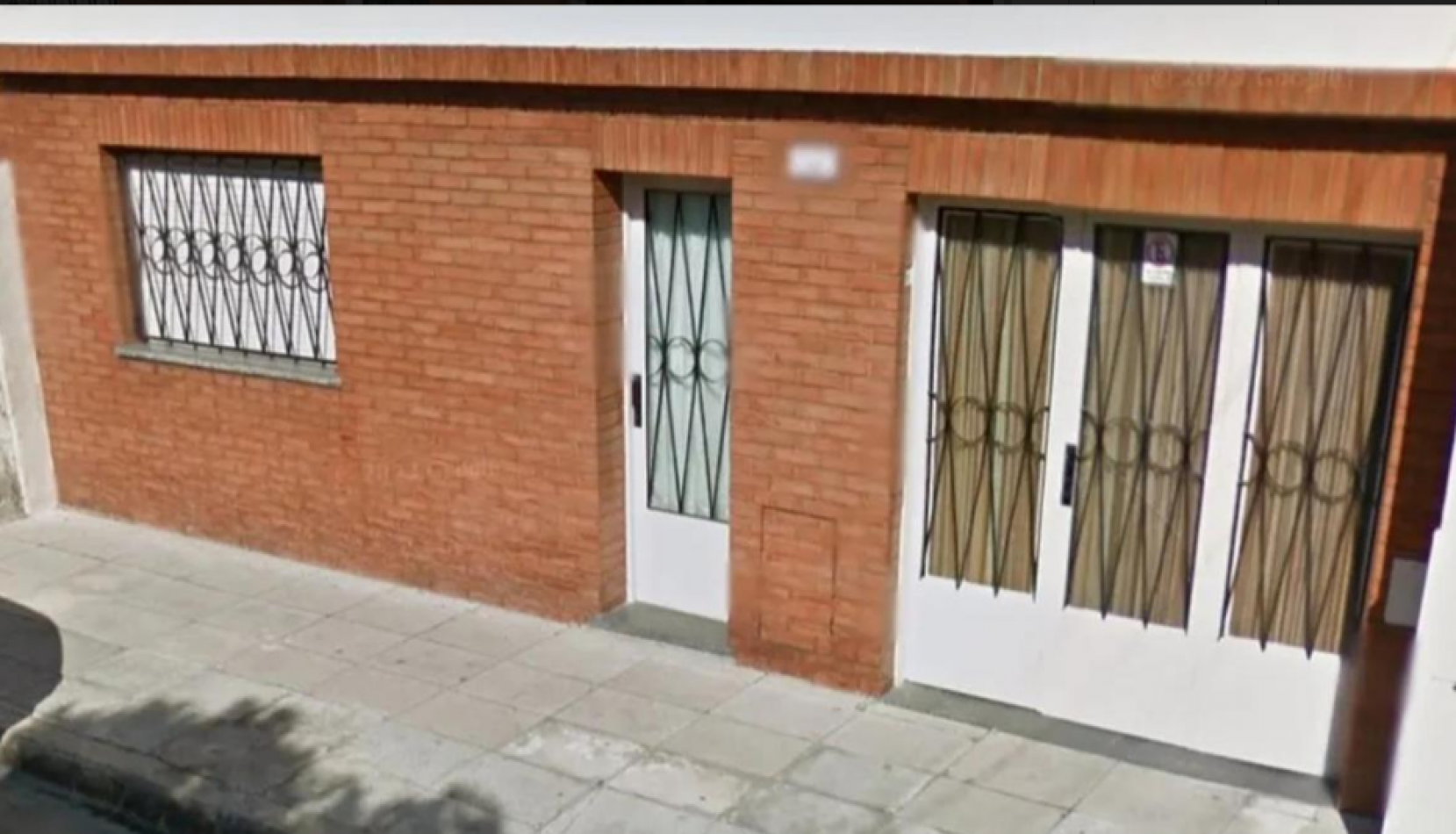 EN VENTA CASA LOTE PROPIO 4 AMB  CON DEPENDENCIA ATRAS EN FLORES