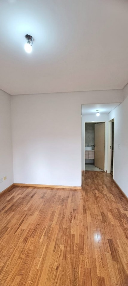 Venta depto tres amb con balcon-terraza en G. de Laferrere 1100, Parque Chacabuco