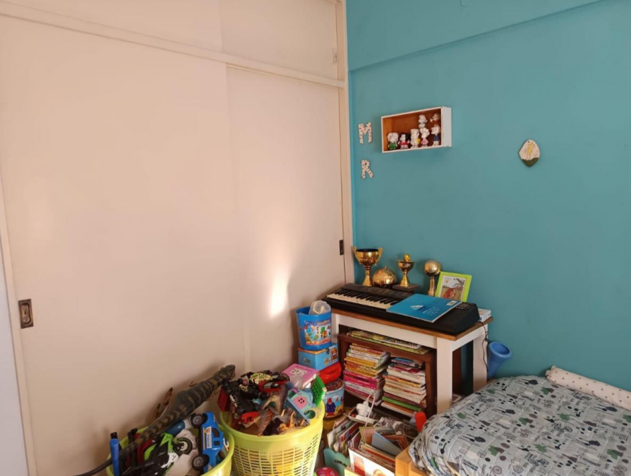 En venta depto de 5 amb con balcon al frente en Almagro