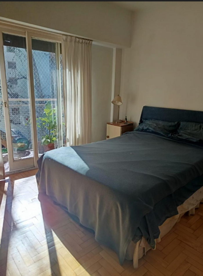 En venta depto de 5 amb con balcon al frente en Almagro