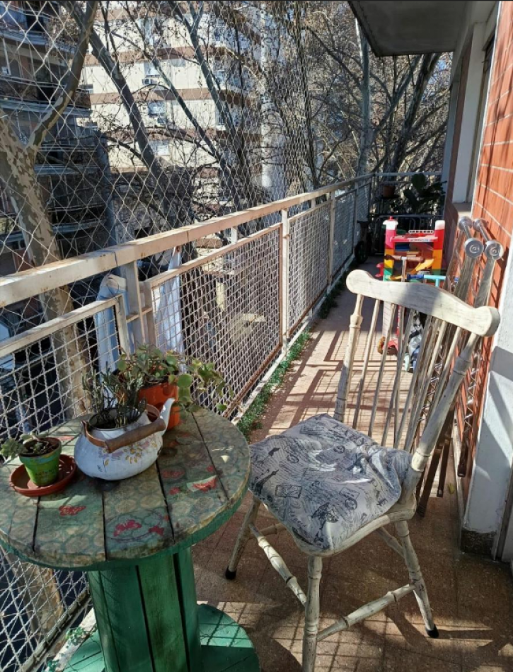 En venta depto de 5 amb con balcon al frente en Almagro