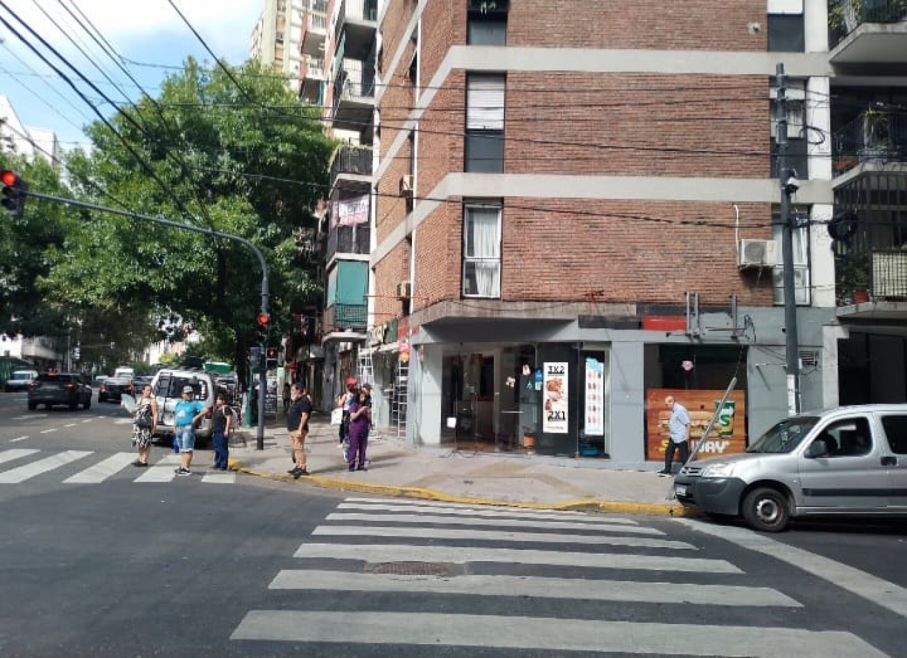 En Alquiler Local Comercial sobre Av Acoyte Caballito