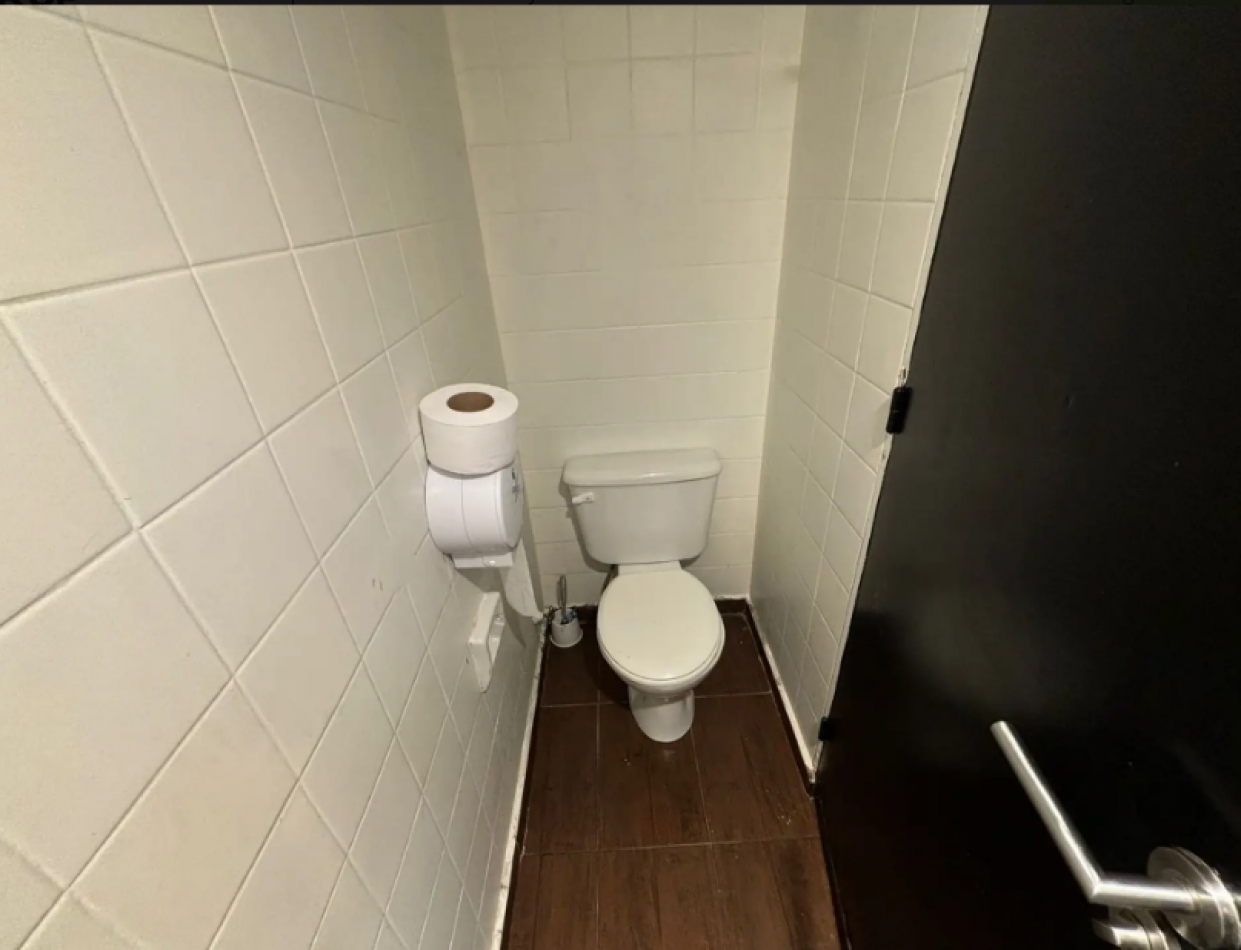 En Alquiler Local Comercial sobre Av Acoyte Caballito