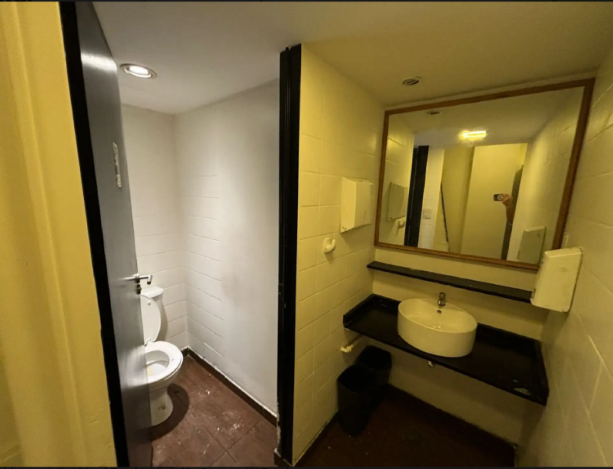 En Alquiler Local Comercial sobre Av Acoyte Caballito