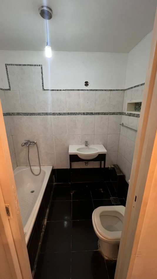 EN VENTA DEPTO DE 3 AMB CON AMPLIO PATIO EN CABALLITO