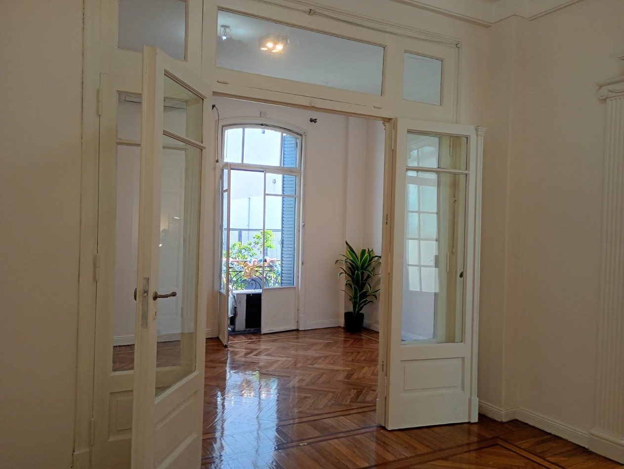 Venta departamento 3 amb rafaccionado a nuevo en Viamonte 2400, Balvanera