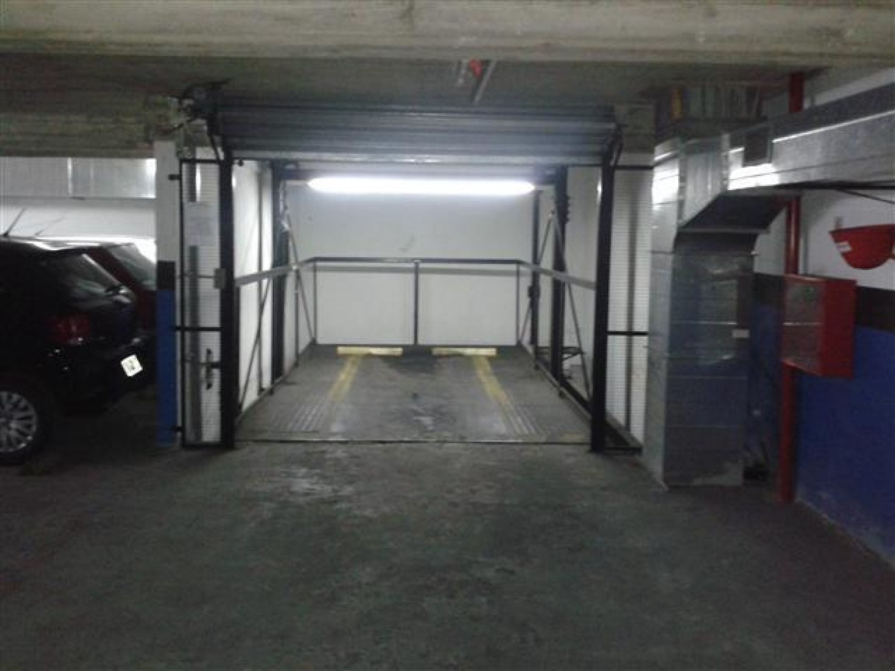 Venta Cochera Grande en Microcentro