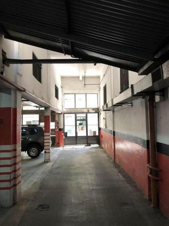 Venta Cochera Grande en Microcentro