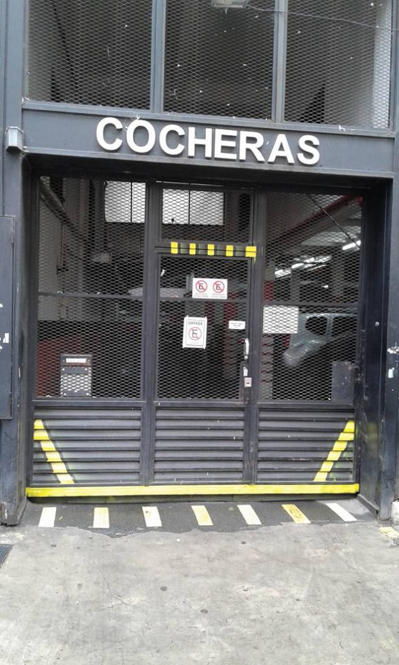 Venta Cochera Grande en Microcentro