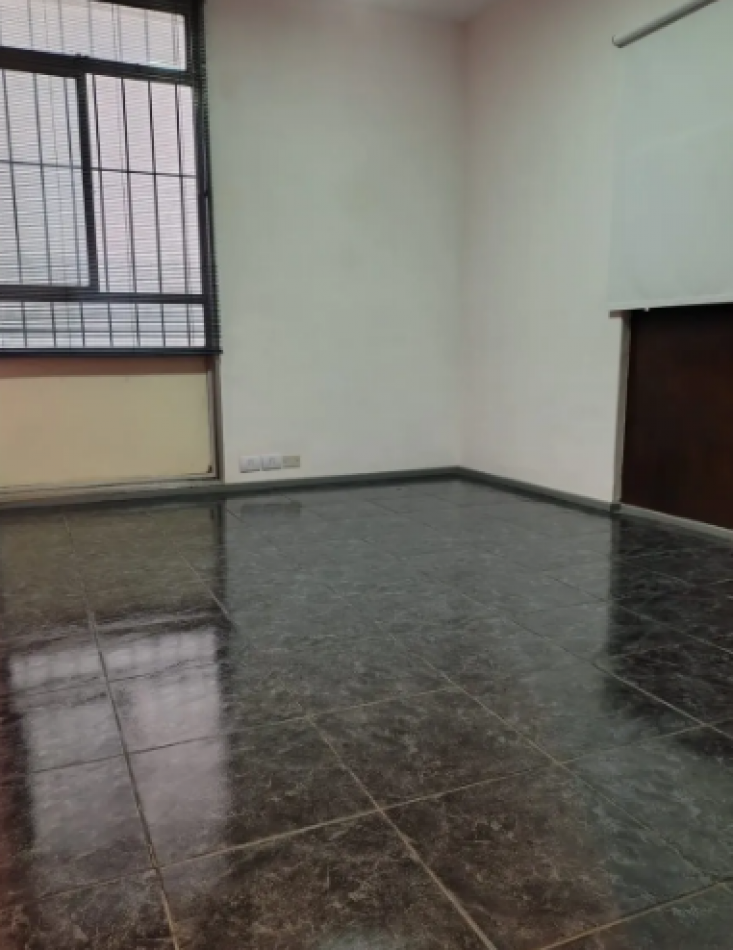 En venta depto de 3 amb. lateral con cochera en San Nicolas
