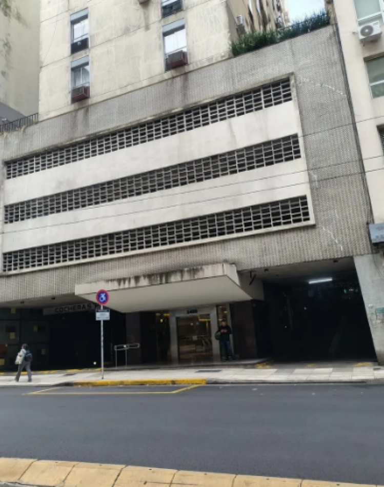 En venta depto de 3 amb. lateral con cochera en San Nicolas