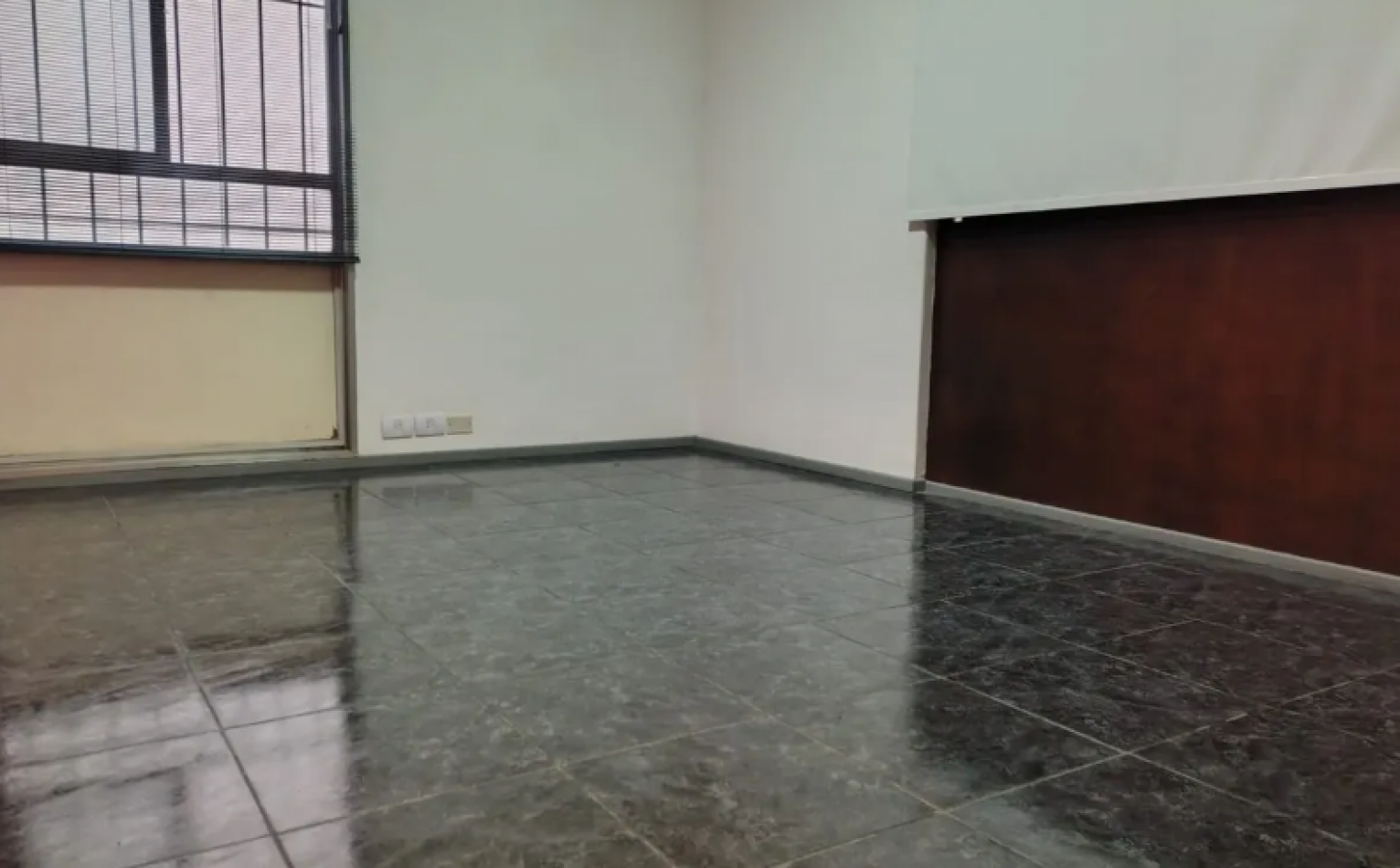 En venta depto de 3 amb. lateral con cochera en San Nicolas