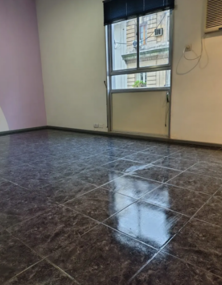 En venta depto de 3 amb. lateral con cochera en San Nicolas