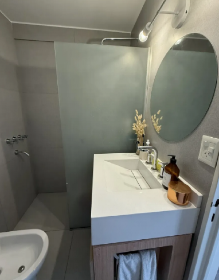 En venta Depto de 4 amb con balcon corrido en Recoleta