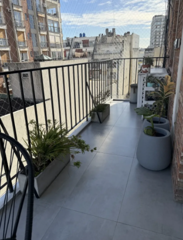 En venta Depto de 4 amb con balcon corrido en Recoleta
