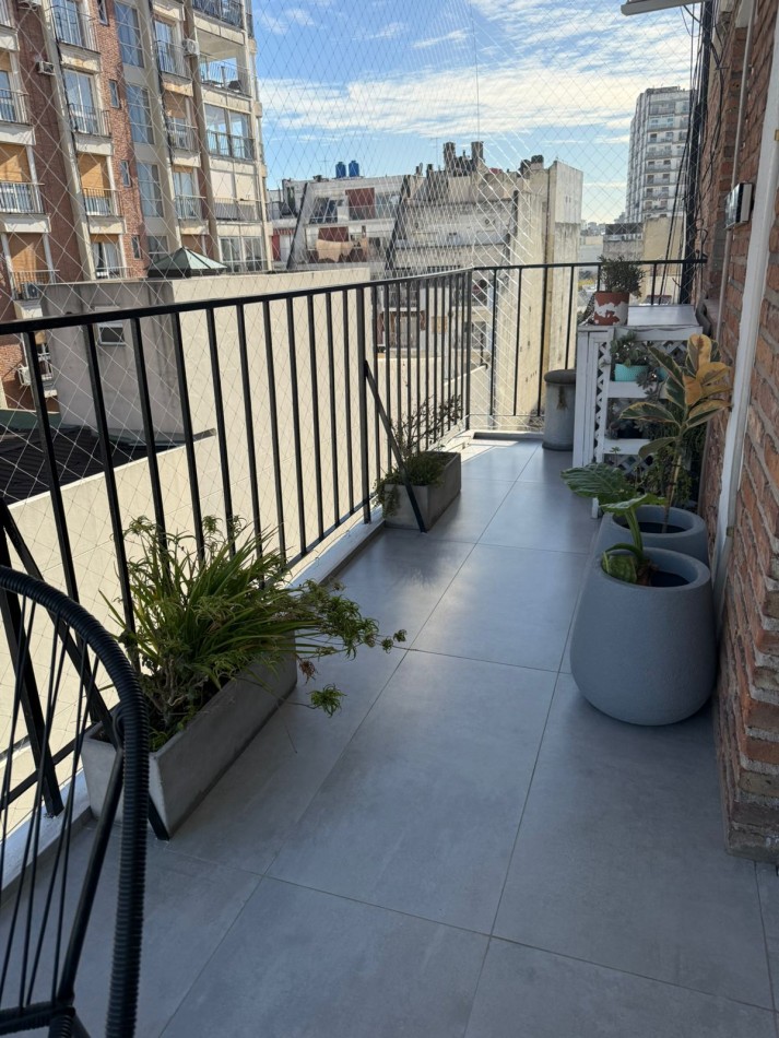 En venta Depto de 4 amb con balcon corrido en Recoleta