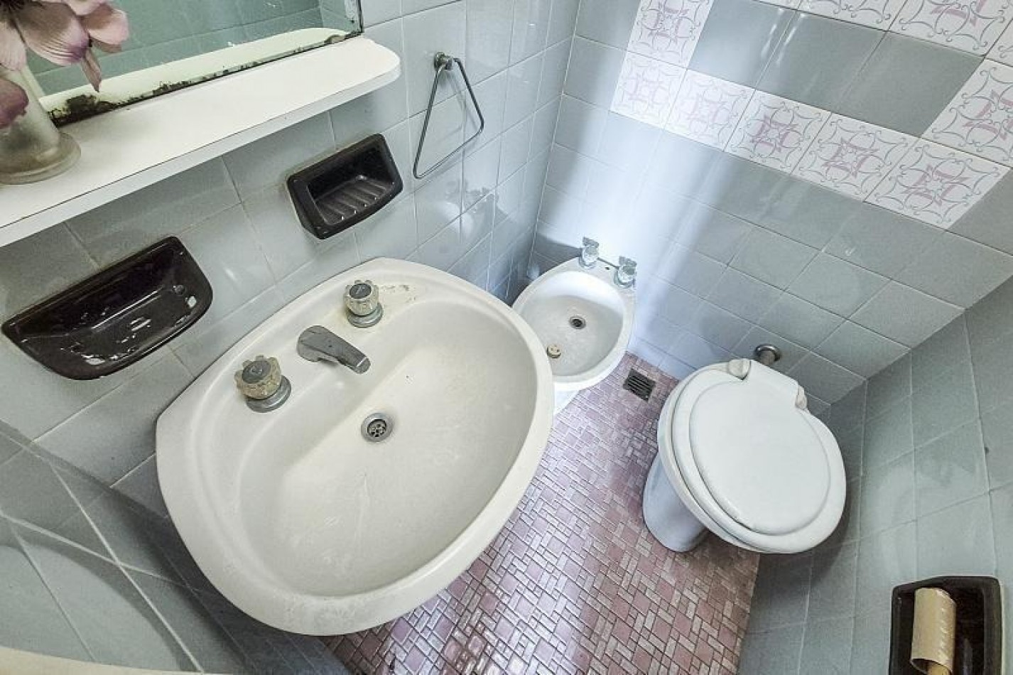 En Venta Depto de 4 amb  con dependencia  y cochera en caballito