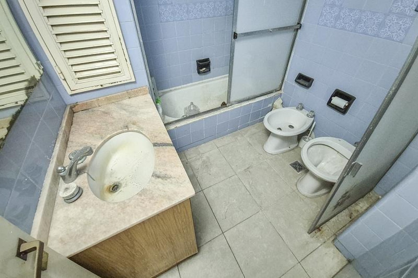 En Venta Depto de 4 amb  con dependencia  y cochera en caballito