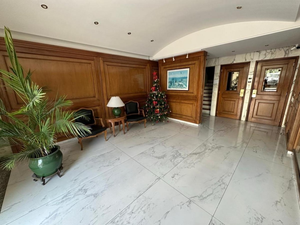 En Venta Depto de 4 amb  con dependencia  y cochera en caballito