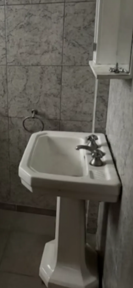 En venta Depto de 3 amb a la calle en Caballito