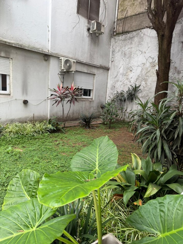 En venta Depto de 3 amb a la calle en Caballito