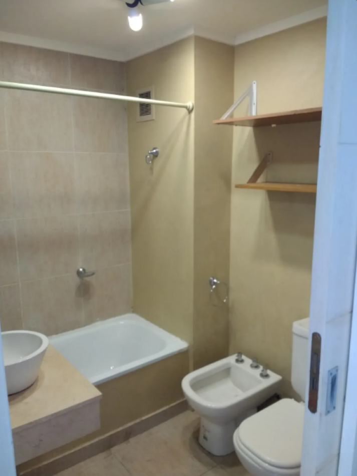 En Venta Monoambiente al frente con Cochera en Saavedra