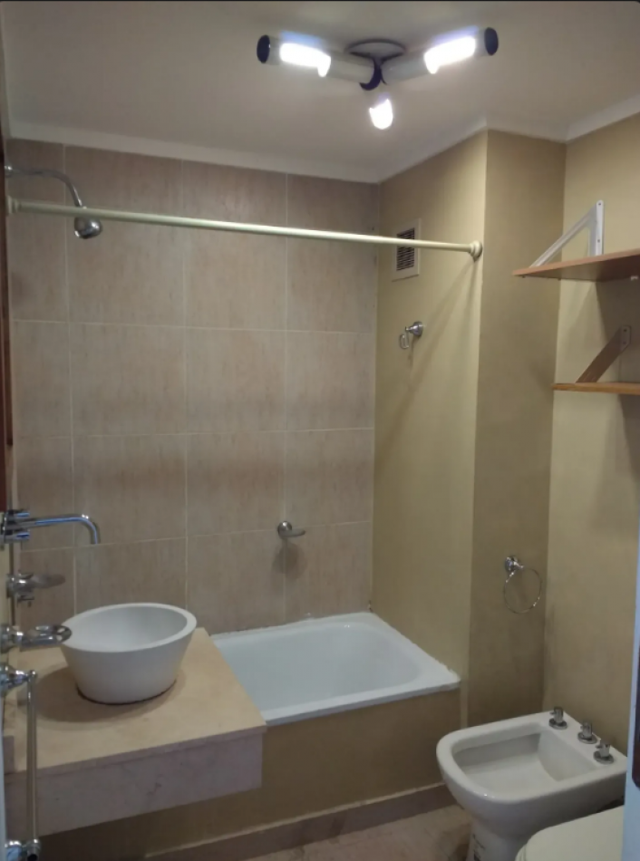 En Venta Monoambiente al frente con Cochera en Saavedra