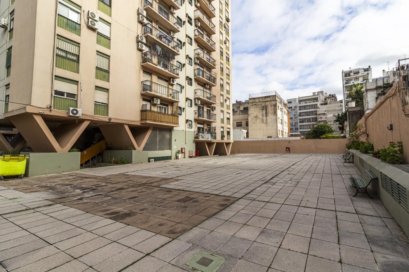 Venta departamento 5 amb con balcon en Alberdi 1600, Caballito