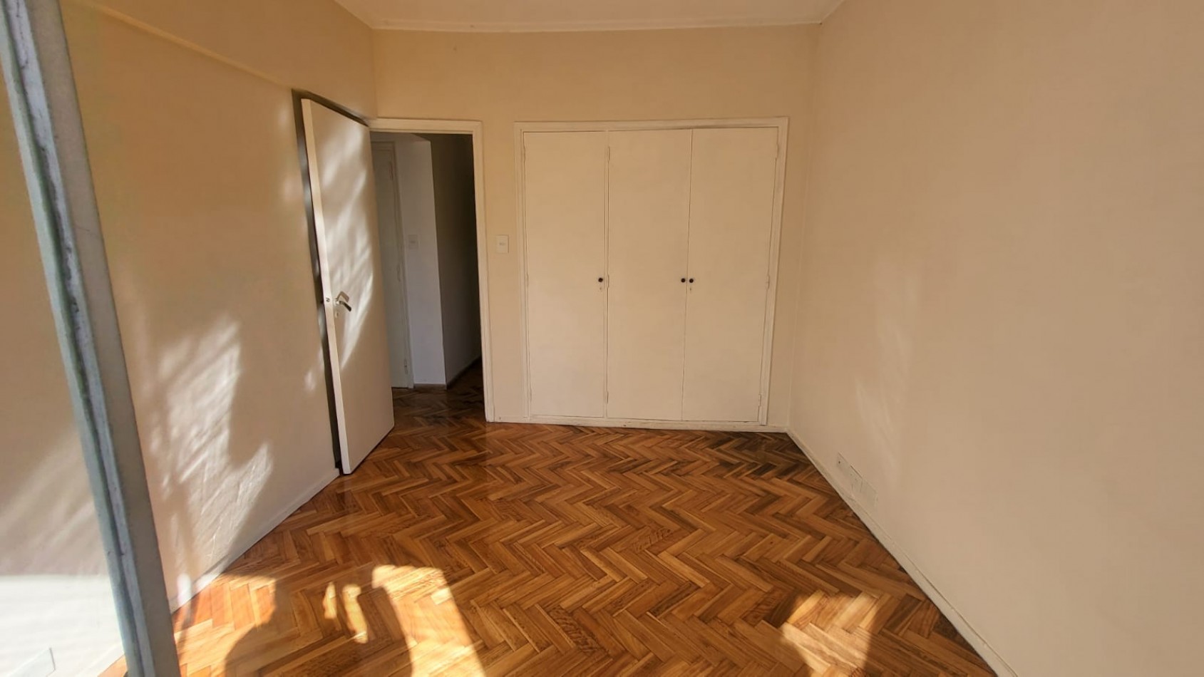 Venta departamento 4 amb con dependencia en Fragata Sarmiento 100, Caballito