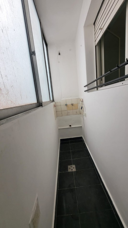 Venta departamento 4 amb con dependencia en Fragata Sarmiento 100, Caballito