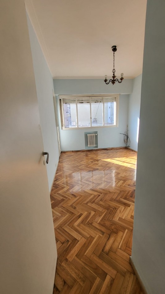 Venta departamento 4 amb con dependencia en Fragata Sarmiento 100, Caballito