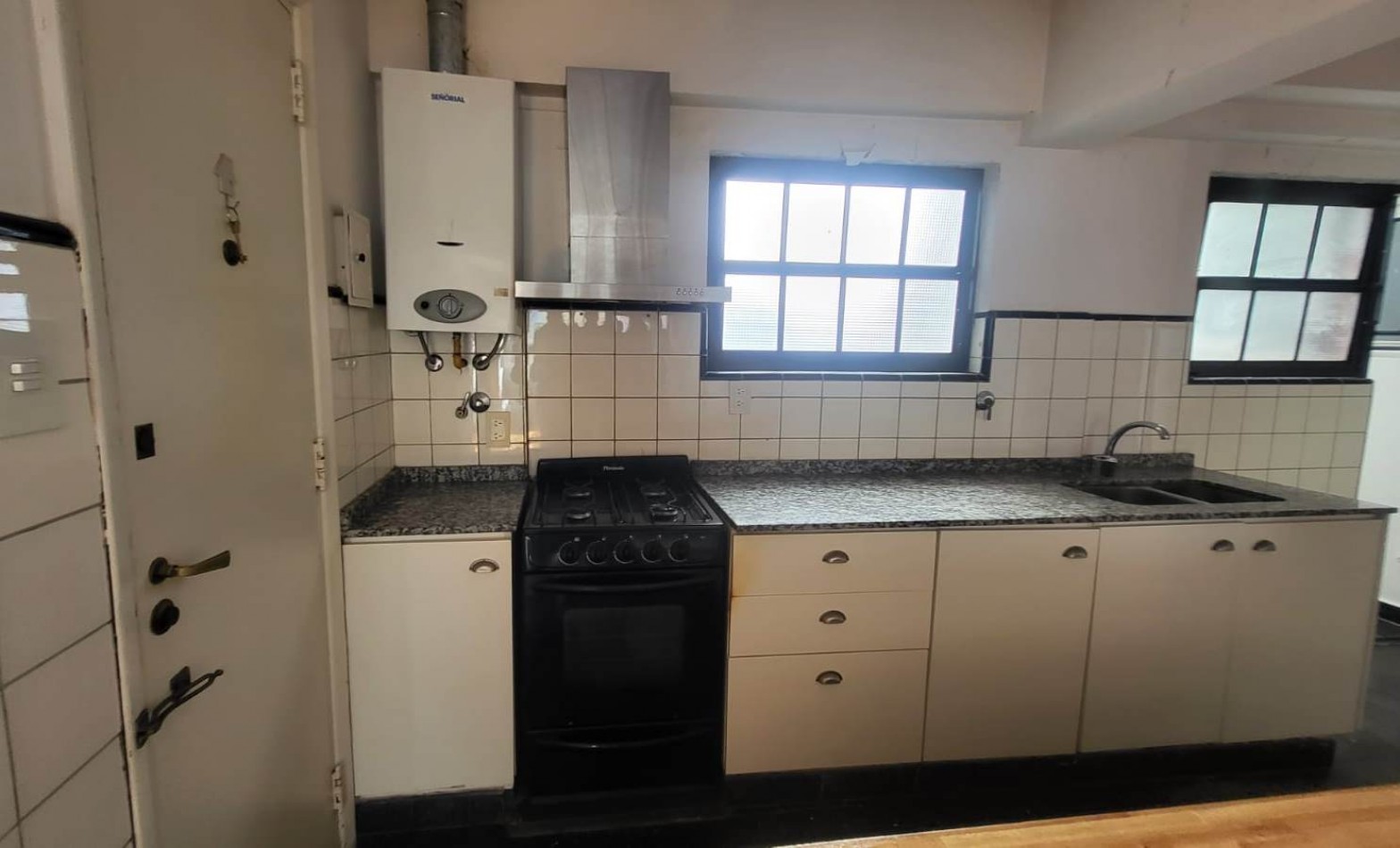 Venta departamento 4 amb con dependencia en Fragata Sarmiento 100, Caballito