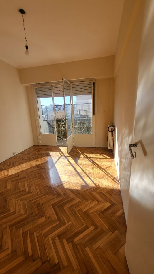 Venta departamento 4 amb con dependencia en Fragata Sarmiento 100, Caballito