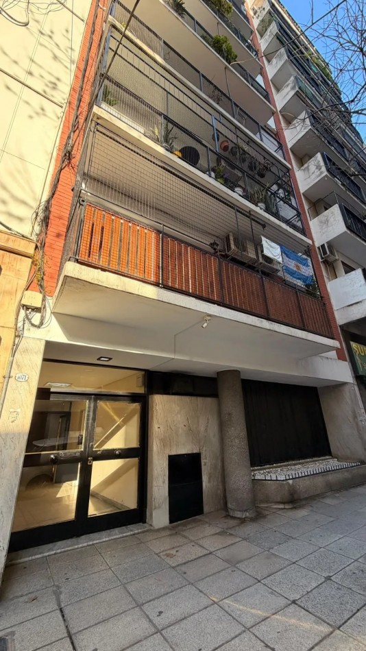 Venta departamento 2 amb refaccionado en Azcuenaga 1000, Recoleta
