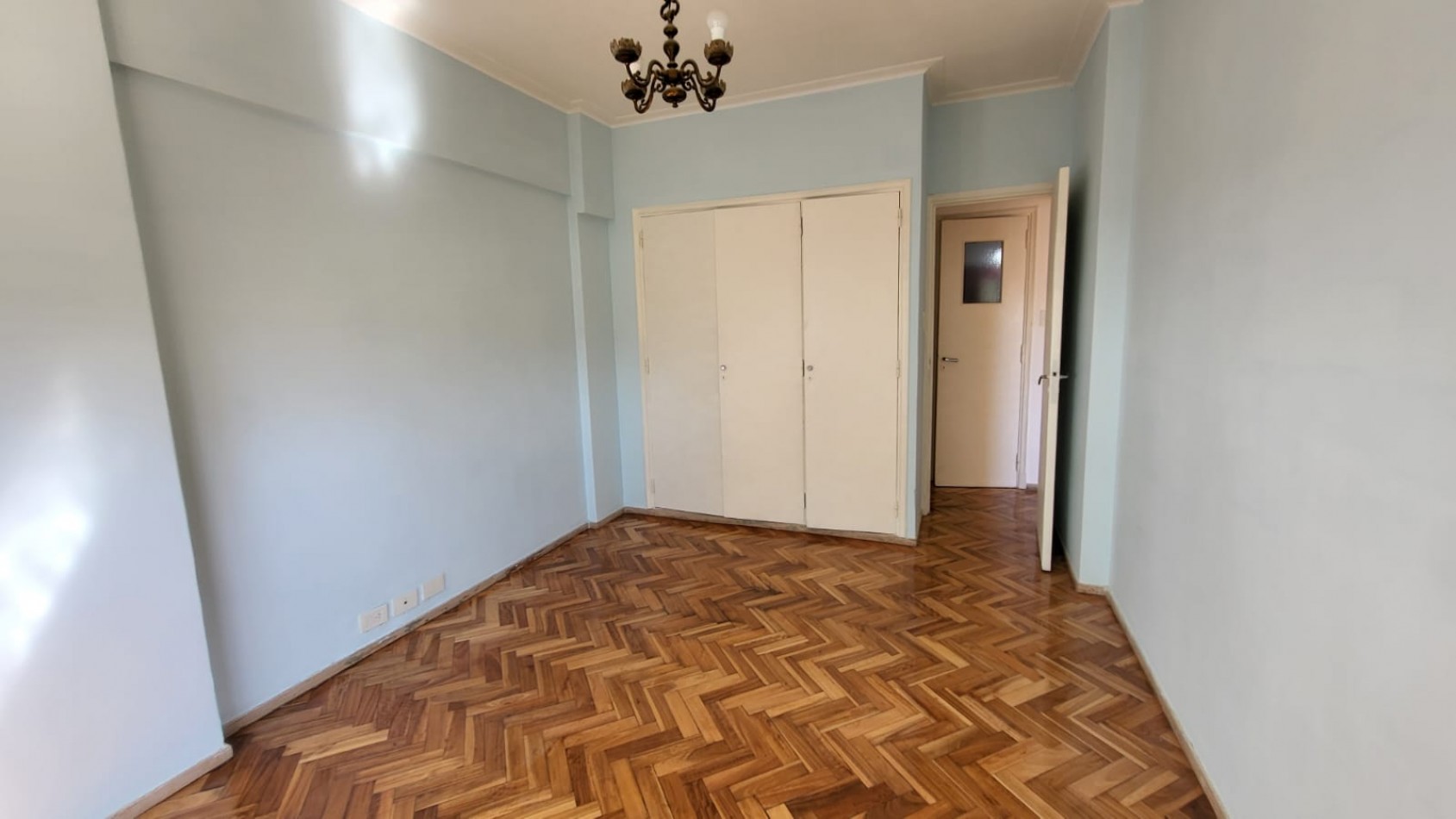 Venta departamento 4 amb con dependencia en Fragata Sarmiento 100, Caballito