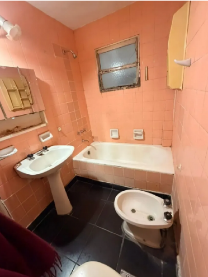 Oportunidad Inversor A Refaccionar 3 Amb Con Balcon Al Frente 76 M2 Sobre Av Avellaneda Flores