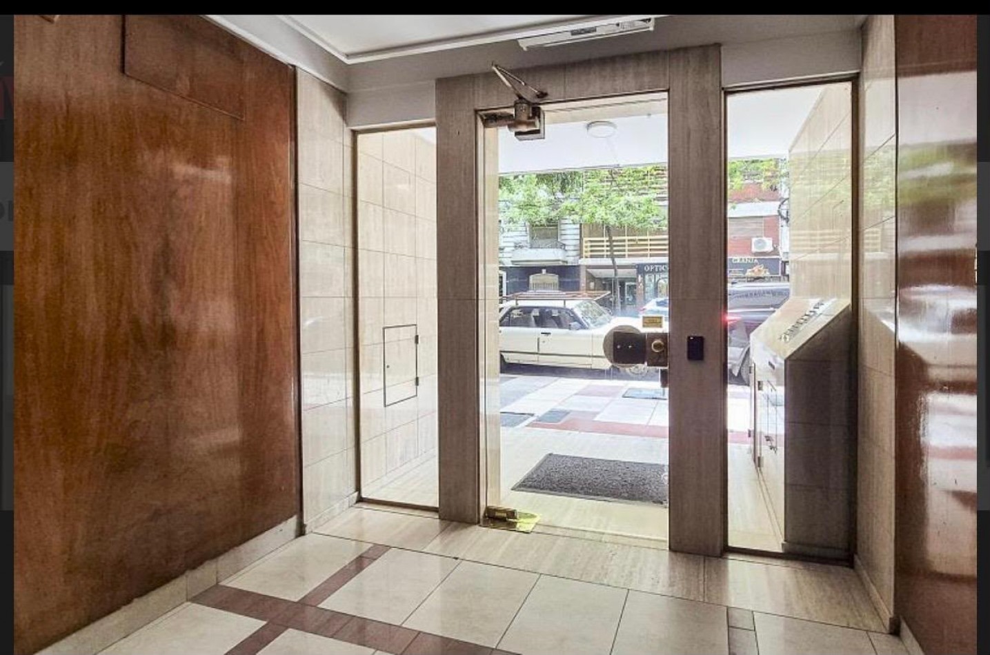 Venta departamento 3 amb con balcon en Rosario 100, Caballito