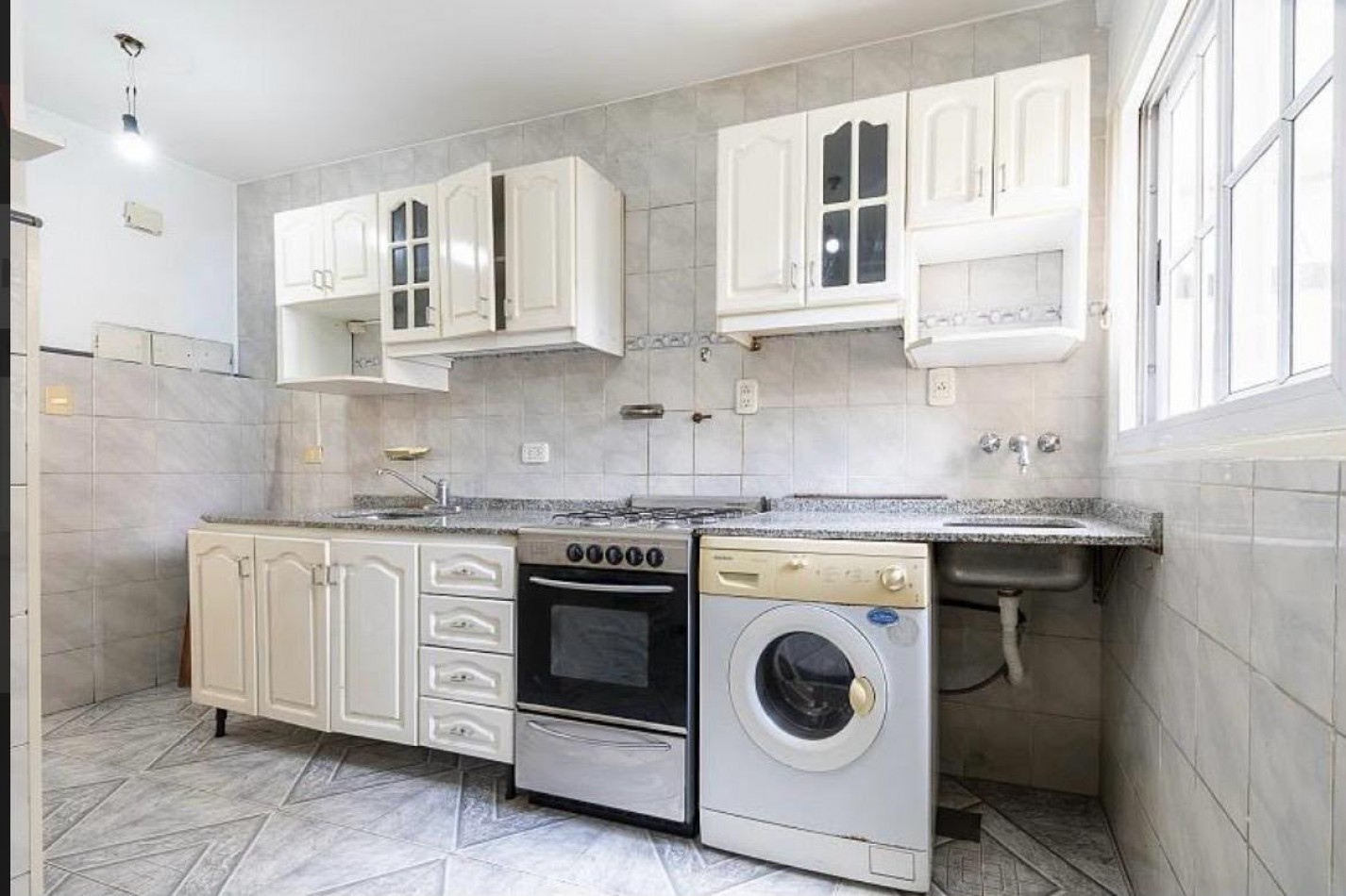 Venta departamento 3 amb con balcon en Rosario 100, Caballito